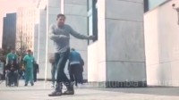 《猛毒2》刪減片段公佈：湯姆·哈迪街頭瘋狂尬舞