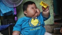 印尼16个月大婴儿重达27公斤 比一般8岁男童还重