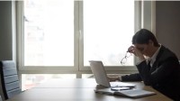 女子因准点下班试用期第3天被辞退 理由是工作态度差