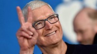 库克成功保住苹果CEO位置：但降薪40% 只能赚3.4亿