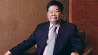 曹德旺100亿建大学每天视察工地：管得比包工头还多