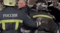 给战斗民族跪了 俄罗斯男子19楼坠落后自行上救护车