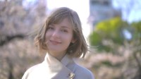 《生化4RE》艾什莉脸模短发新视频：樱花与我孰美？