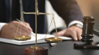 员工称在家养病却飞往海南遭解雇 向公司索赔62万
