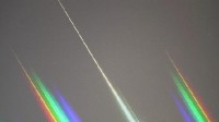山东多地居民拍到巨大绿色火流星 滞空近10秒