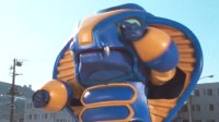《鐵甲小寶》重製蟑螂惡霸登場！黃藍配色略顯黯淡