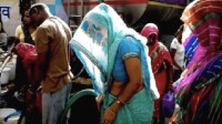 印度一颁奖礼暴晒热死11人 遇难者家属获赔50万卢比