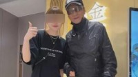 86岁谢贤罕见现身 靠枴杖支撑身体衰老明显