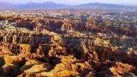 甘肃张掖发现大面积土林地貌 最佳观赏点在七彩丹霞