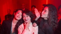 惠英红晒“我和我的女人们”合影 怎个cp大乱炖！