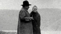 老照片：愛因斯坦和瑪麗居里聊天 智商160的女演員