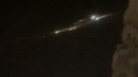 哈尔滨天空现不明飞行物：多个光点飞过 速度很快