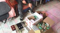 别把7天无理由玩坏 男子买真品退假货上百件被抓