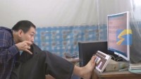 脑瘫诗人日创作8小时以上 用脚趾写出3部诗集1部小说