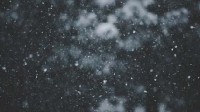 陕西立夏后突然降雪 游客只穿短袖被冻惨：专家释疑