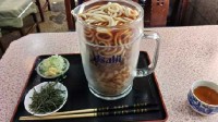 名古屋店家推出啤酒杯荞麦面 来干了这杯面条？
