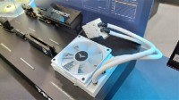 SSD散热愈发离谱：有厂商推出120mm水冷散热器