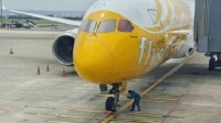 新加坡一航班飞机降落后发现少个轮胎 曾出现胎压异