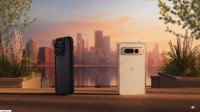 谷歌新广告嘲笑iPhone过时 折叠屏功能吓晕iPhone