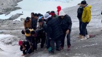 游客不慎掉入冰川裂缝 19岁藏族小伙英勇救人