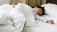 睡觉时身体为什么会抖一下？或许是大脑的求救信号