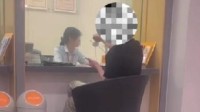 男子故意1次取1元逼哭柜员 因询问取款用途引不满