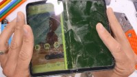谷歌可折叠手机耐用测试：逆角度弯曲屏幕易裂