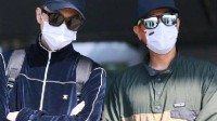 张智霖晒照庆陈小春56岁生日 二人墨镜造型酷帅有型