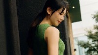 刘涛45岁生日连发三套写真 绿色长裙秀身材状态超好
