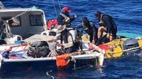 澳洲男子和宠物狗海上漂流2个月获救 吃生鱼苟活