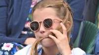 英国8岁夏洛特公主首现温网赛场 风头无两盖过她哥