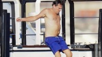 小李子和马奎尔出海戏水照！你的呲水枪呢？