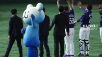 日本棒球队吉祥物爆红出圈：出其不意一个美尻