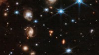 韦伯望远镜拍到了一个问号 专家：可能是合并星系