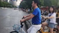 吴京遭遇堵车 骑共享单车去路演现场 哈啰：赢麻了