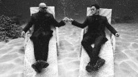 吴京×杰森斯坦森《芭莎》写真 西装墨镜霸气尽显！