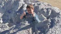 巴西一男孩跳进石灰粉堆玩耍后死亡 医生：吸入粉尘