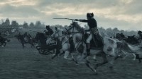 華金菲尼克斯《拿破崙》新劇照：炮兵轟擊 騎兵奔襲