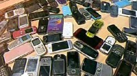 陕西男子10年收藏超2万部旧手机 并为其赋诗2823首