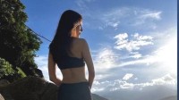 Kelly Chen Shares Beach Vacation Snap: Alluring Figure Takes the Spotlight