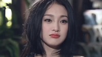 梁朝伟领奖变表情包 穿黑丝是室友的动态图