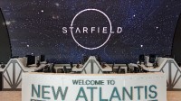 《星空》在伦敦三星线下店展出 现场定制三星手机壳
