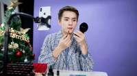 李佳琦带货怼网友登热搜 网友：他飘了