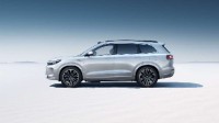 问界新M7大五座车内空间超大！后排能塞30个登机箱