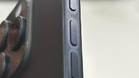 苹果承认iPhone15 Pro变色且沾指纹：擦擦就没事了