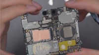 华为Mate60Pro+首拆：主板设计相同但有大量升级