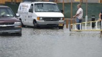 美国纽约进入紧急状态 遭受暴雨、洪水侵袭