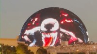 《漫威蜘蛛侠2》巨型球广告：巨大毒液吐舌头