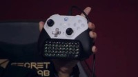 FF14坂口博信展示自制Xbox精英手柄：底部配有键盘