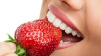27岁女子长期横向刷牙致牙齿缺损 巴氏刷牙法最科学